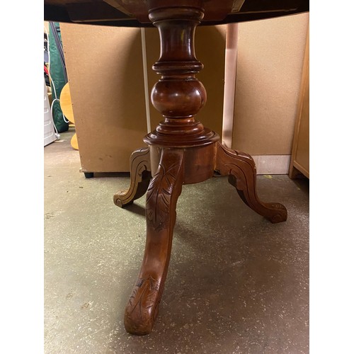 171 - SMALL VICTORIAN MAHOGANY CIRCULAR PEDESTAL TABLE