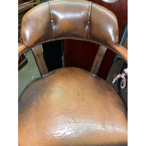 174 - TAN BUTTON LEATHER CAPTAIN STYLE SWIVEL CHAIR ONE LEG AS FOUND