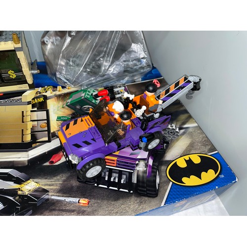 239 - LEGO BATMAN 6864 BATMAN AND THE TWO-FACE CHASE