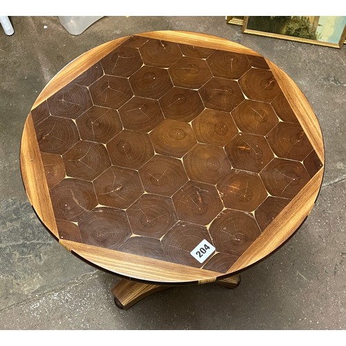 204 - OYSTER PARQUETRY VENEER CIRCULAR TOPPED REGENCY STYLE PEDESTAL TABLE