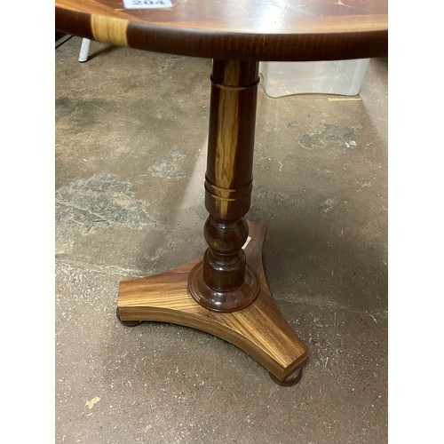 204 - OYSTER PARQUETRY VENEER CIRCULAR TOPPED REGENCY STYLE PEDESTAL TABLE