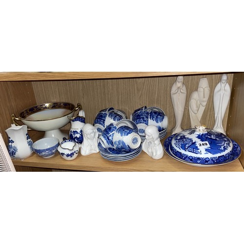 249 - NORITAKE PEDESTAL BOWL, BLUE AND WHITE ABBEY GEORGE JONES TEA SERVICE AND BLAC DE CHINE BUSTS OF JES... 