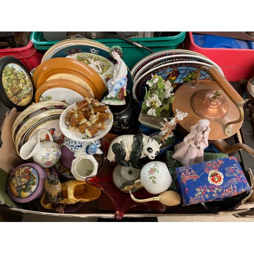 323 - BOX CONTAINING COPPER KETTLE, WADE FRIAR KP CRISP FIGURES, PART DRESSING TABLE SETS, DECORATIVE PLAT... 