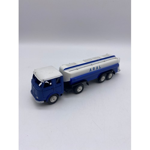 436 - MARKLIN 8032 TRUCK AND TRAILER