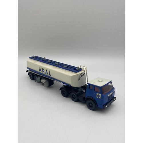 439 - BOXED SIKU DIE CAST V288 ARAL TANKER