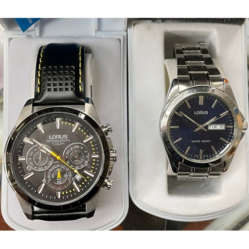 531 - CASED LORUS CHRONOGRAPH WRISTWATCH AND A BOXED LORUS DAY DATE STAINLESS STEEL WRIST WATCH