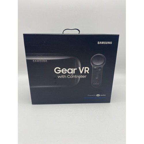 461 - BOXED SAMSUNG GEAR VR WITH CONTROLLER