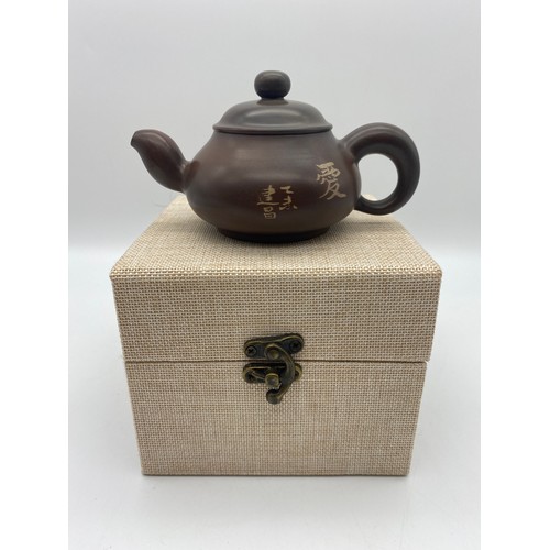 483 - BOXED PRESENTATION REDWARE TEAPOT WITH SEAL MARK TO BASE