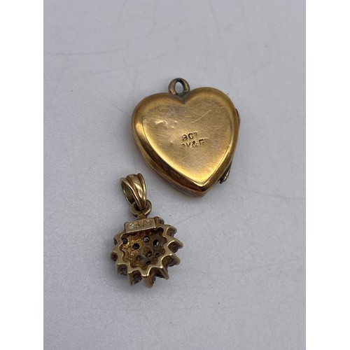 516 - 9CT GOLD BACK AND FRONT HEART LOCKET ON A PLATED TRACE CHAIN, UNMARKED YELLOW METAL SPECIAL FRIENDS ... 