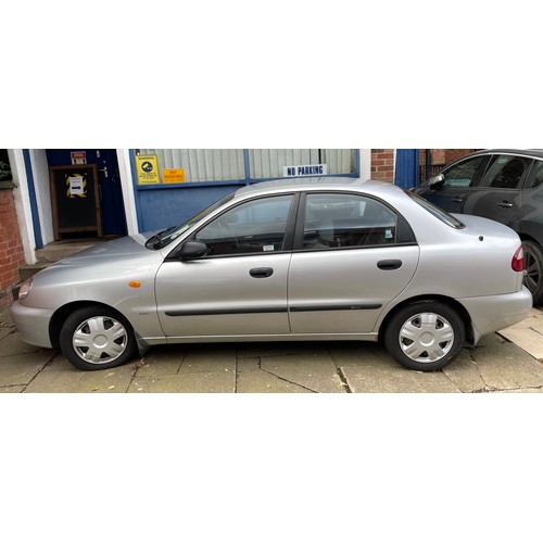 571 - YEAR 2000 SILVER DAEWOO LANOS SX FOUR DOOR SALOON 1598CC PETROL REGISTRATION X774 ANH MOT EXPIRED 20... 