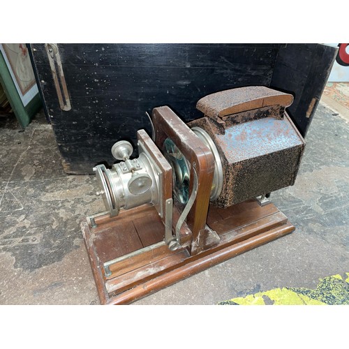 546 - T.H. ASTON AND SONS VINTAGE 8MM PROJECTOR