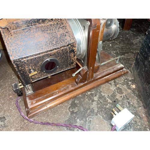 546 - T.H. ASTON AND SONS VINTAGE 8MM PROJECTOR