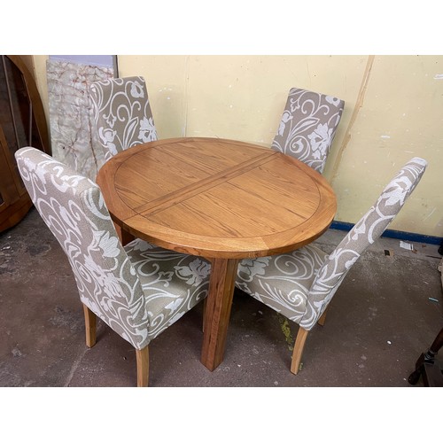 139 - CIRCULAR OAK DINING TABLE AND FOUR FABRIC UPHOLSTERED CHAIRS