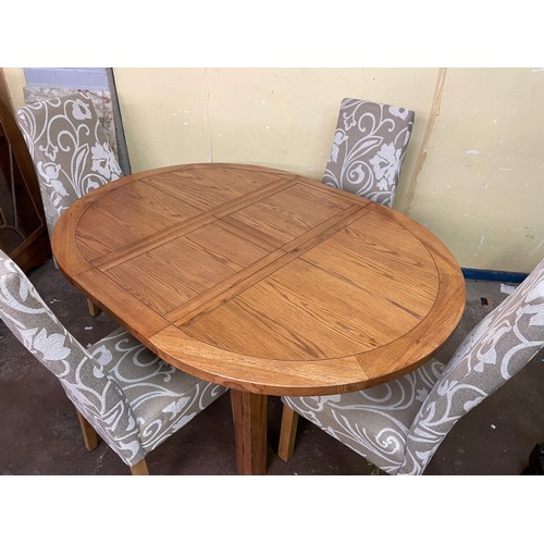 139 - CIRCULAR OAK DINING TABLE AND FOUR FABRIC UPHOLSTERED CHAIRS