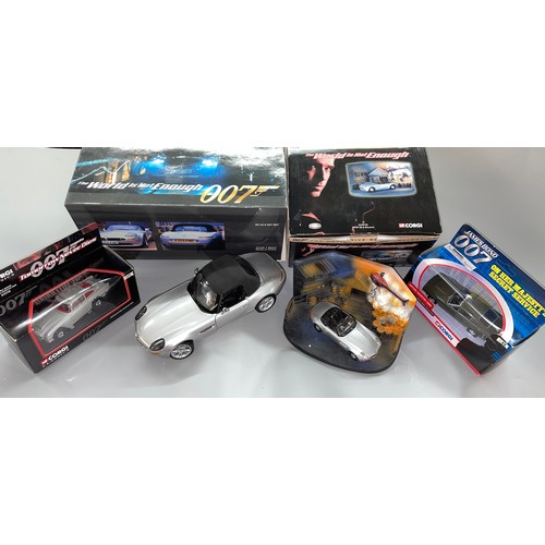 319 - JAMES BOND COLLECTION KYOSHO BMW Z8 1:18 SCALE THE WORLD IS NOT ENOUGH, CORGI CC99105 BMW Z8 DIARAMA... 