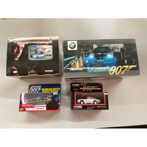 319 - JAMES BOND COLLECTION KYOSHO BMW Z8 1:18 SCALE THE WORLD IS NOT ENOUGH, CORGI CC99105 BMW Z8 DIARAMA... 