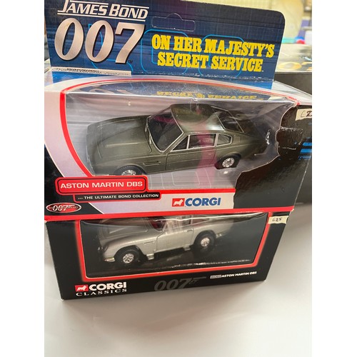 319 - JAMES BOND COLLECTION KYOSHO BMW Z8 1:18 SCALE THE WORLD IS NOT ENOUGH, CORGI CC99105 BMW Z8 DIARAMA... 