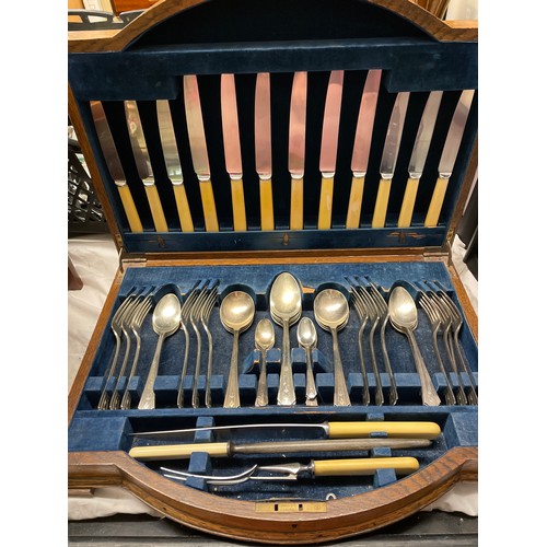 296 - OAK CANTEEN BOX OF PLATED CUTLERY