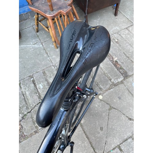 175 - TREK 5.9 MADONE SL CARBON FIBRE RACING BICYCLE WITH TWO (NEW) SPARE TYRES AND SPARE WHEEL