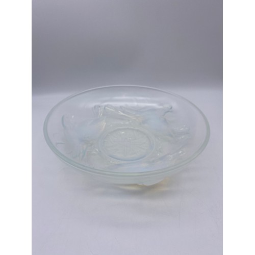 379 - FRENCH OPALESCENT EZAN BIRDS SHALLOW BOWL