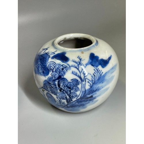 530 - TWO MINIATURE CHINESE BLUE AND WHITE GLOBULAR AND SQUAT BALUSTER VASES (H: 5cm D: 6cm)