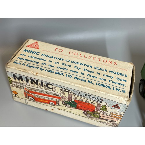 517 - MINIC TRIANG CLOCK WORK SHORT BONNET SHUTTER VAN (WHEELS AF NO KEY)