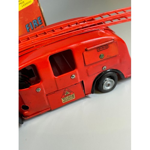 519 - MINIC TRIANG CLOCK WORK FIRE ENGINE (WHEELS AF NO KEY)