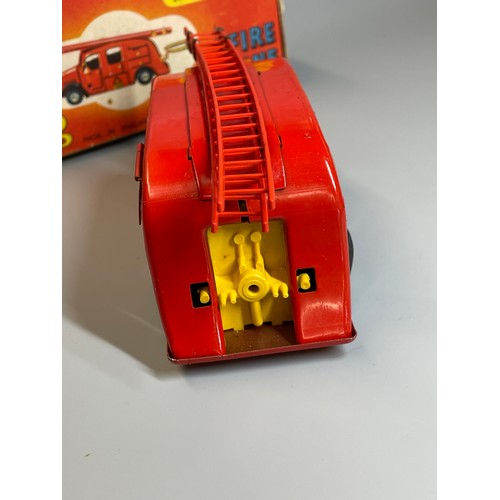 519 - MINIC TRIANG CLOCK WORK FIRE ENGINE (WHEELS AF NO KEY)