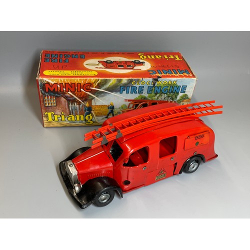 519 - MINIC TRIANG CLOCK WORK FIRE ENGINE (WHEELS AF NO KEY)