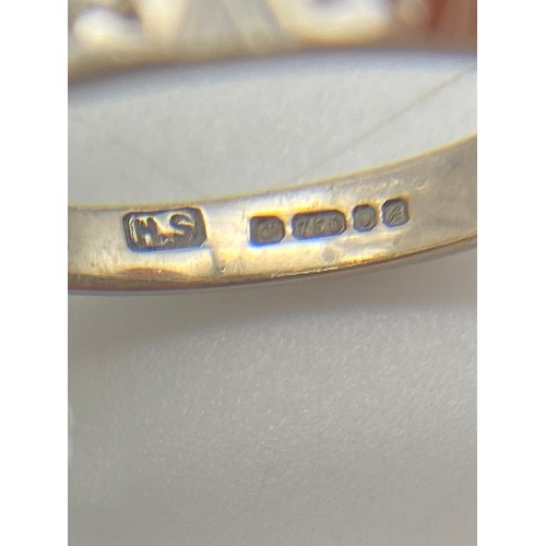 431 - WHITE GOLD STAMPED 750 DIAMOND CHIP BAND SIZE K 2.3G APPROX