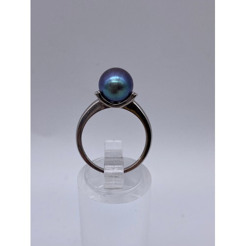 430C - 9CT WHITE GOLD AND SIMULATED COLOURED PEARL RING 2.5G APPROX SIZE K/L