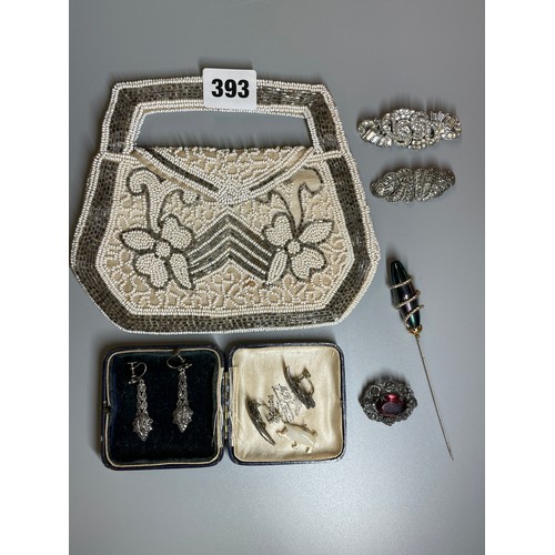 393 - SELECTION OF WHITE METAL AND MARCASITE CLIPS, SCREW BACK EARRINGS, HAT PIN AND A SEQUIN BEADED PURSE