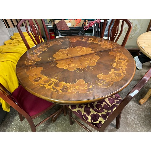 7 - LARGE ITALIAN STYLE CIRCULAR EXTENDING TABLE WITH A SET OF FOUR MATCHING CHAIRS