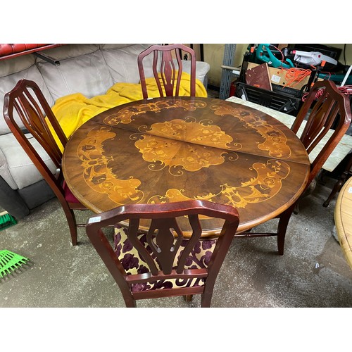 7 - LARGE ITALIAN STYLE CIRCULAR EXTENDING TABLE WITH A SET OF FOUR MATCHING CHAIRS