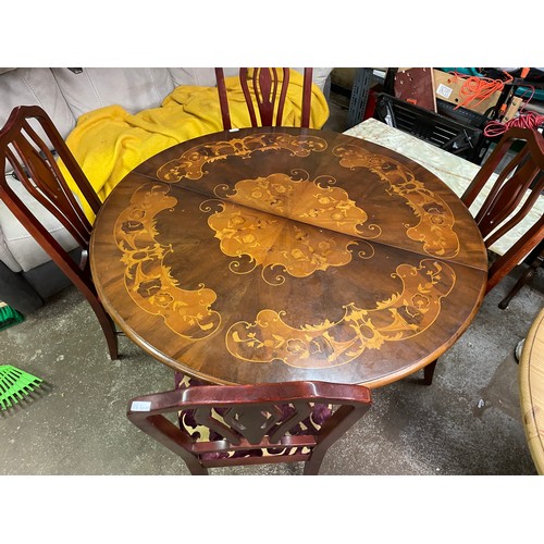 7 - LARGE ITALIAN STYLE CIRCULAR EXTENDING TABLE WITH A SET OF FOUR MATCHING CHAIRS