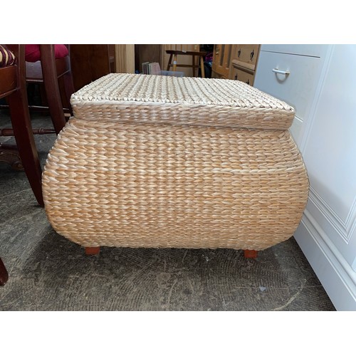 73 - WOVEN SEAGRASS BOMBE OTTOMAN