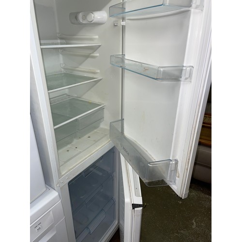 61 - BOSCH CLASSIXX FRIDGE FREEZER