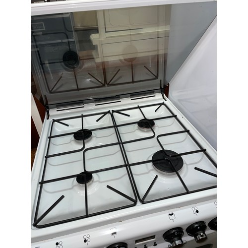 104 - NEWWORLD NEWHOME GAS COOKER