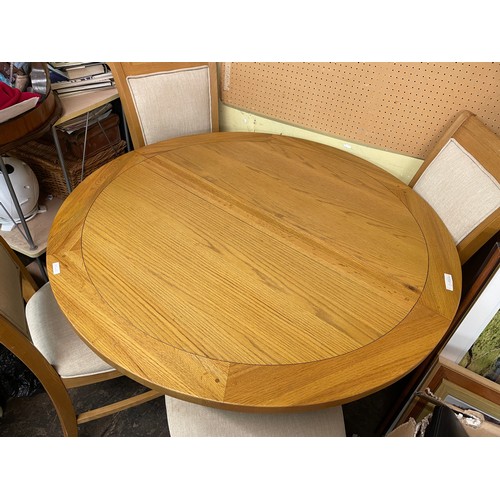 185 - OAK CIRCULAR PEDESTAL EXTENDING DINING TABLE AND FOUR CREAM FABRIC HIGH BACK CHAIRS