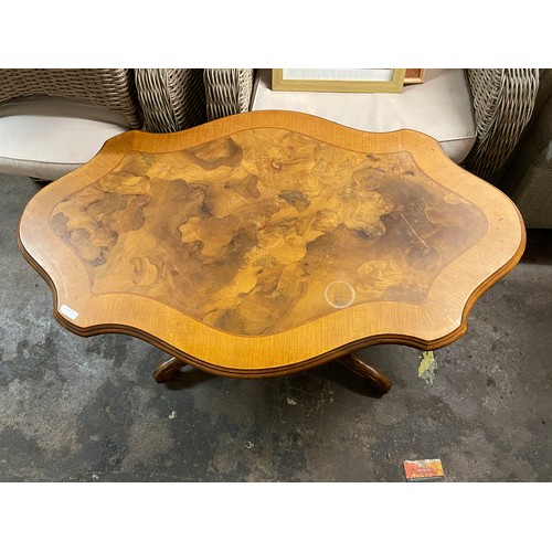 163 - BURR WALNUT OVAL SCALLOPED TABLE WITH BULBOUS CARVED BASE ON SPLAYED LEGS