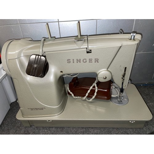 112 - CASED SINGER SEWING MACHINE