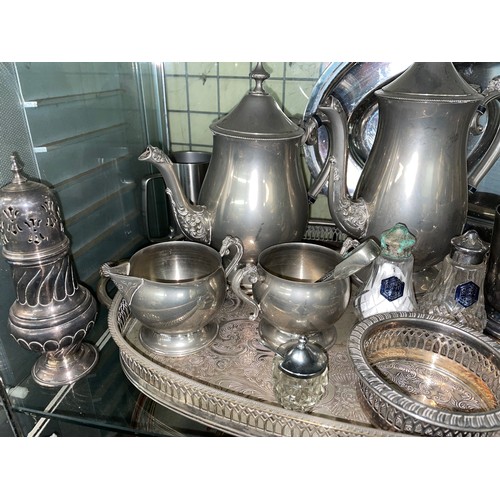 226 - SHELF OF EPNS WARE INCLUDING TEA AND COFFEE SERVICE, WINE GOBLETS, TRAYS AND SUGAR SIFTER, ETC.