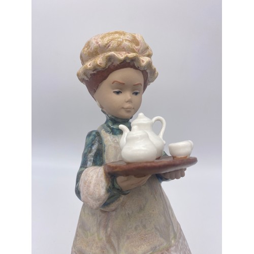 402 - PAL SPANISH MATT FIGURE OF THE CHAMBERMAID