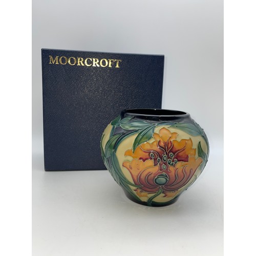 404 - MOORCROFT POTTERY 2005 FIRE FLOWER PATTERNED SQUAT VASE WITH BOX