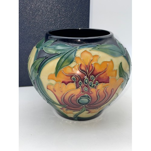 404 - MOORCROFT POTTERY 2005 FIRE FLOWER PATTERNED SQUAT VASE WITH BOX