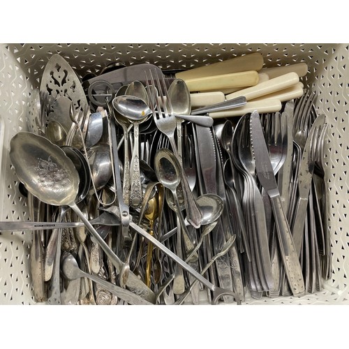 427 - SELECTION OF VARIOUS CUTLERY INCLUDING VINERS, PIDDUCK HANLEY, SUGAR TONGS, CANDLE TRIMMER, NUT CRAC... 