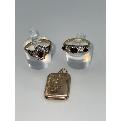 510 - SILVER GILT CLUSTER DRESS RING, A SILVER GILDED CHANNEL SET DRESS RING, AND A SQUARE ENGRAVED 9CT BA... 