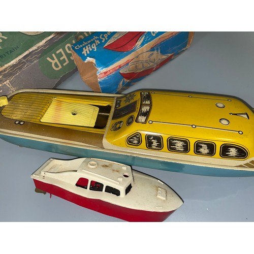 369 - BOXED WELLS AND CO LIMITED CLOCKWORK 166 HIGH SPEED CABIN CRUISER (NO KEY) AND A BOXED METTOY LITHOG... 