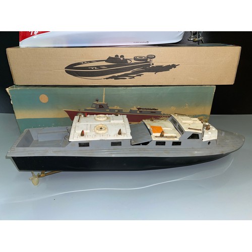 370 - SCHYLLING CLOCKWORK RACE BOAT WITH WIND UP OUT BOARD MOTOR AND A VICTORY INDUSTRIES BOXED RAF VOSPER... 