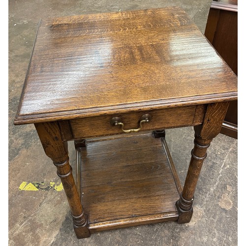 120 - GOOD QUALITY REPRODUCTION 17TH CENTURY STYLE OAK LAMP TABLE WITH DRAWER